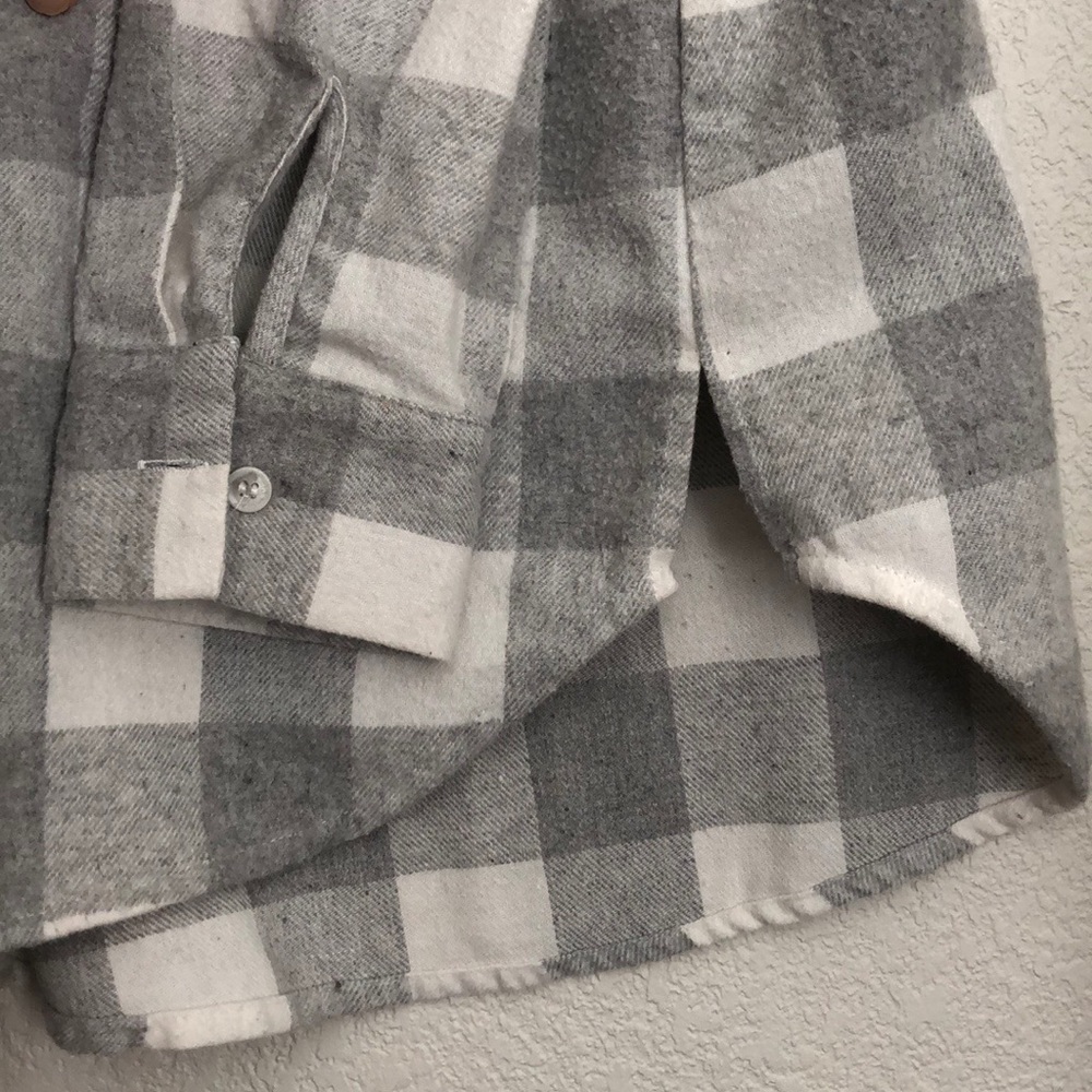 Hem & Thread Flannel size small - Picture 4 of 10
